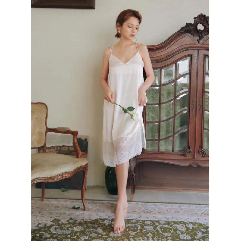 Váy ngủ lụa dáng dài cao cấp phối ren tặng kèm quần chíp ren gợi cảm xinh xắn