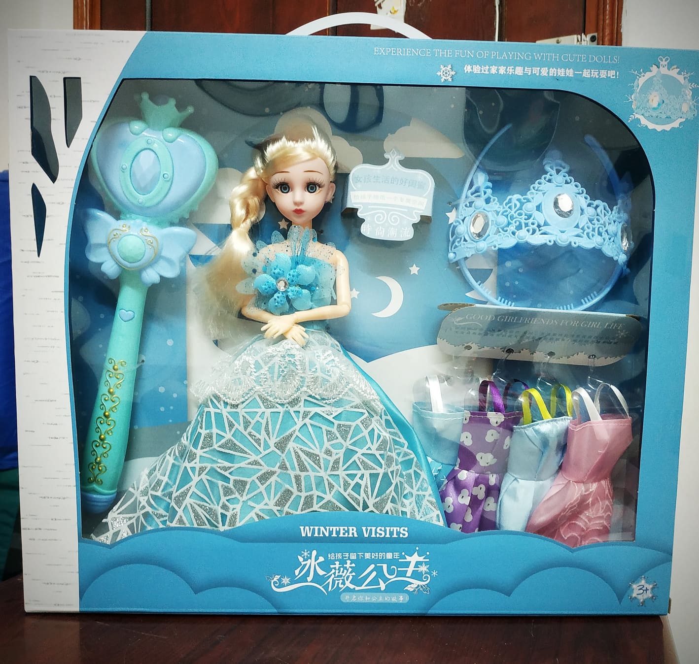 Bộ đồ chơi phụ kiện Búp bê thay đổi trang phục nữ hoàng băng giá Frozen Elsa khớp tay chân kèm quyền trượng có ánh sáng và vương miện