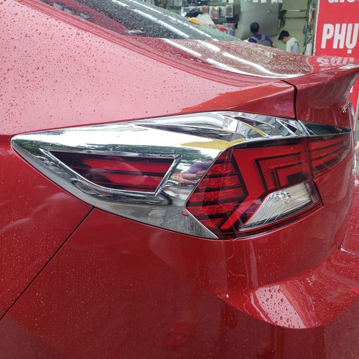 Bộ ốp bảo vệ, trang trí đèn xe Hyundai Elantra 2019