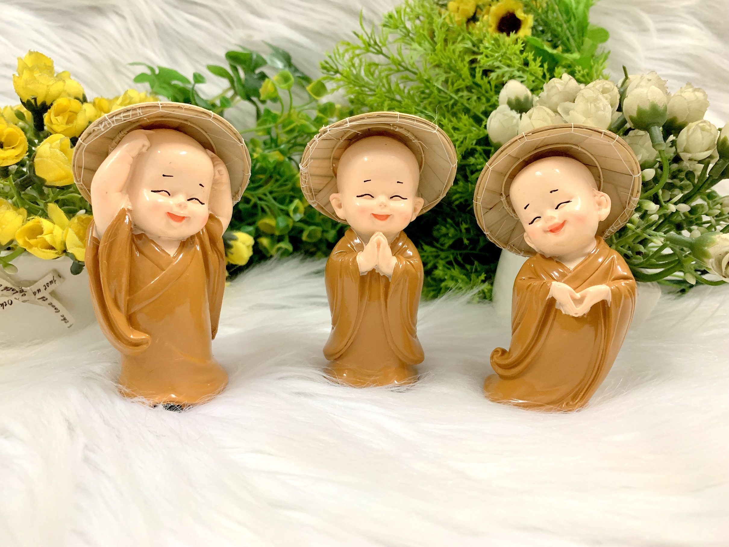 Chú Tiểu Hoan Hỉ Tài Lộc đội nón lá