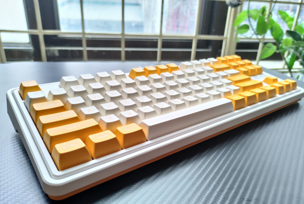 Bàn phím máy tính FL-Esports CMK87SAM Yellow & White 3 Mode _Mới, hàng chính hãng