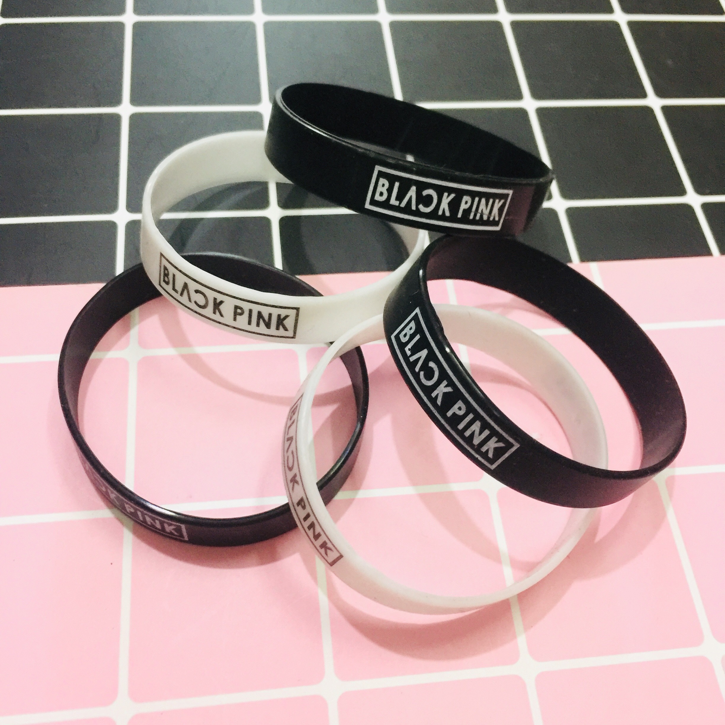VÒNG TAY. LẮC TAY CAO SU BLACKPINK COMBO 2 CÁI MẪU KHÁC NHAU