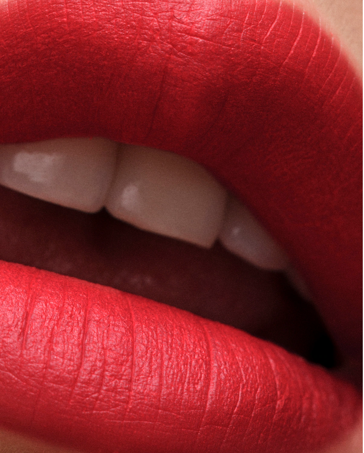 Son màu Prada Monochrome Buildable Weightless Lipcolor R129_LACCA 3.8gr