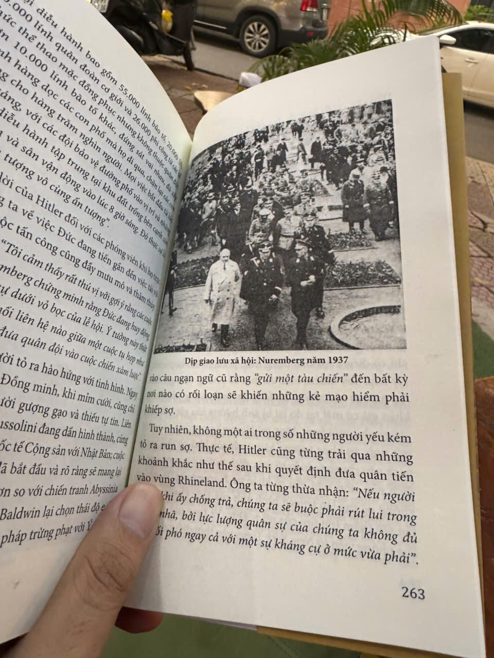 CÁC CUỘC MÍT TINH NUREMBERG – Alan Wykes – Hồng Nhung dịch - Miền Trung - NXB Thuận Hóa