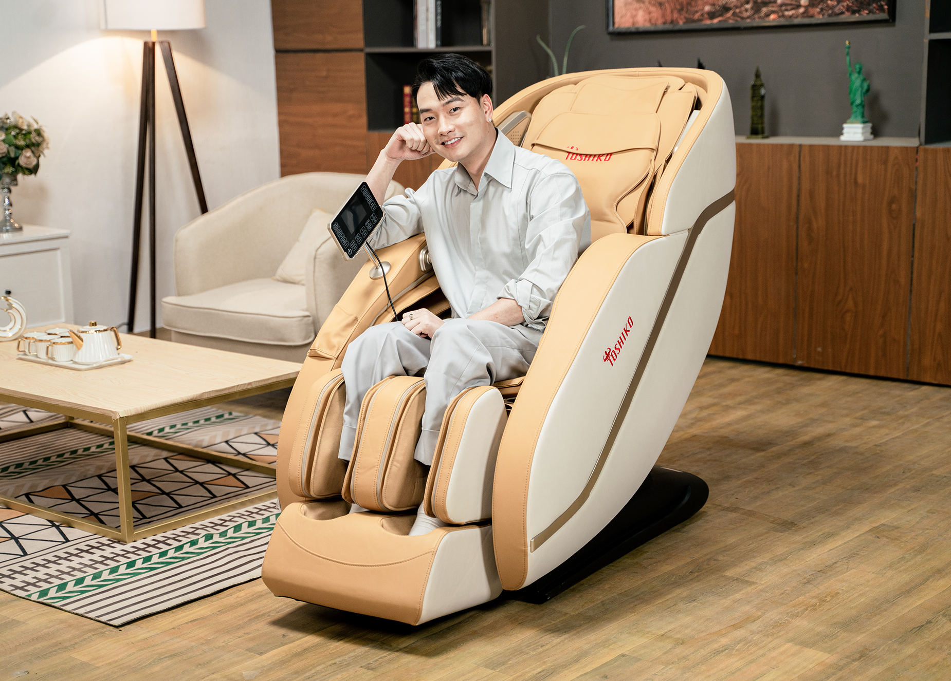 Ghế massage toàn thân Toshiko T22 - Chức năng điều khiển bằng giọng nói, Tự động mát xa trị liệu, kéo giãn, anion lắng đọng làm sạch không khí, đa dạng các bài massage