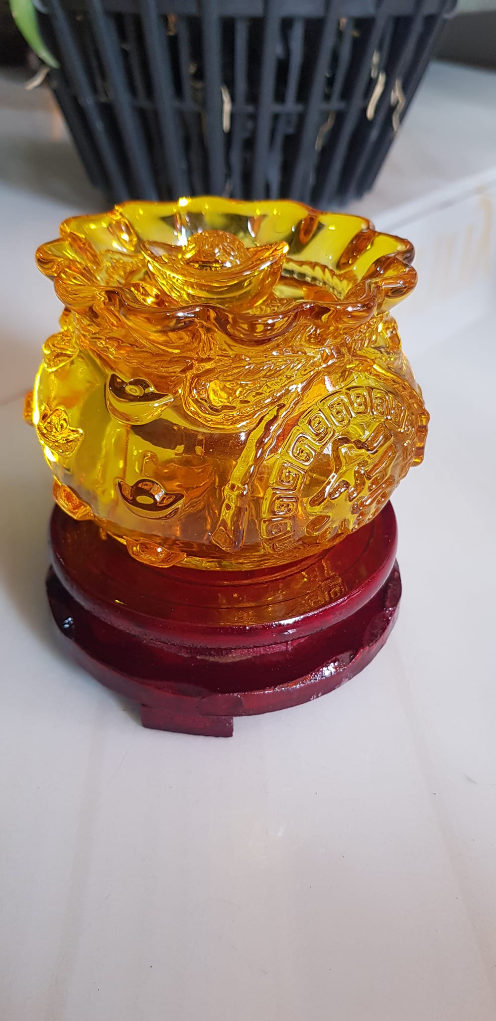 Tượng Phong Thủy Thố tụ tài mới miệng kiểu màu vàng anh tài lộc 10 thỏi xiền vàng đá lưu ly tự nhiên đế gỗ size trung đk 11cm x Cao 11cm cả đế x thố cao 7,5cm Hợp ANh Chị Mệnh Kim Thổ Thuỷ đặt bàn làm việc bàn thờ thần tài ạ