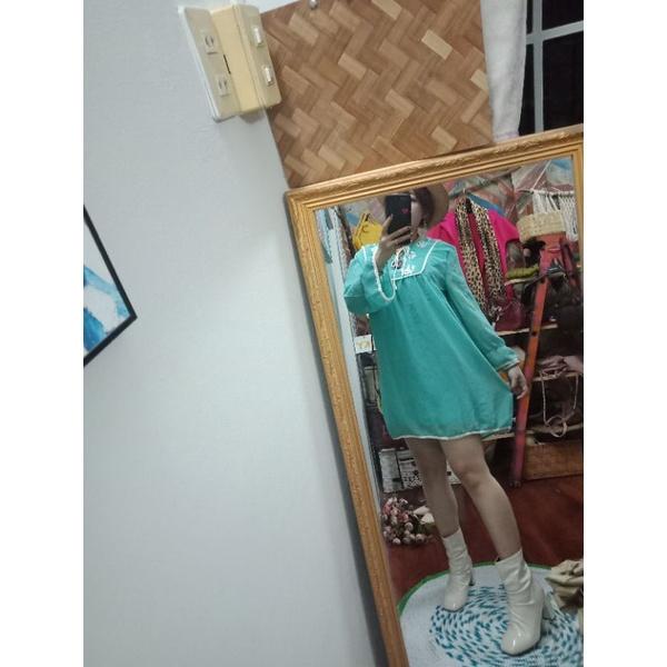 Đầm xanh hoa thêu