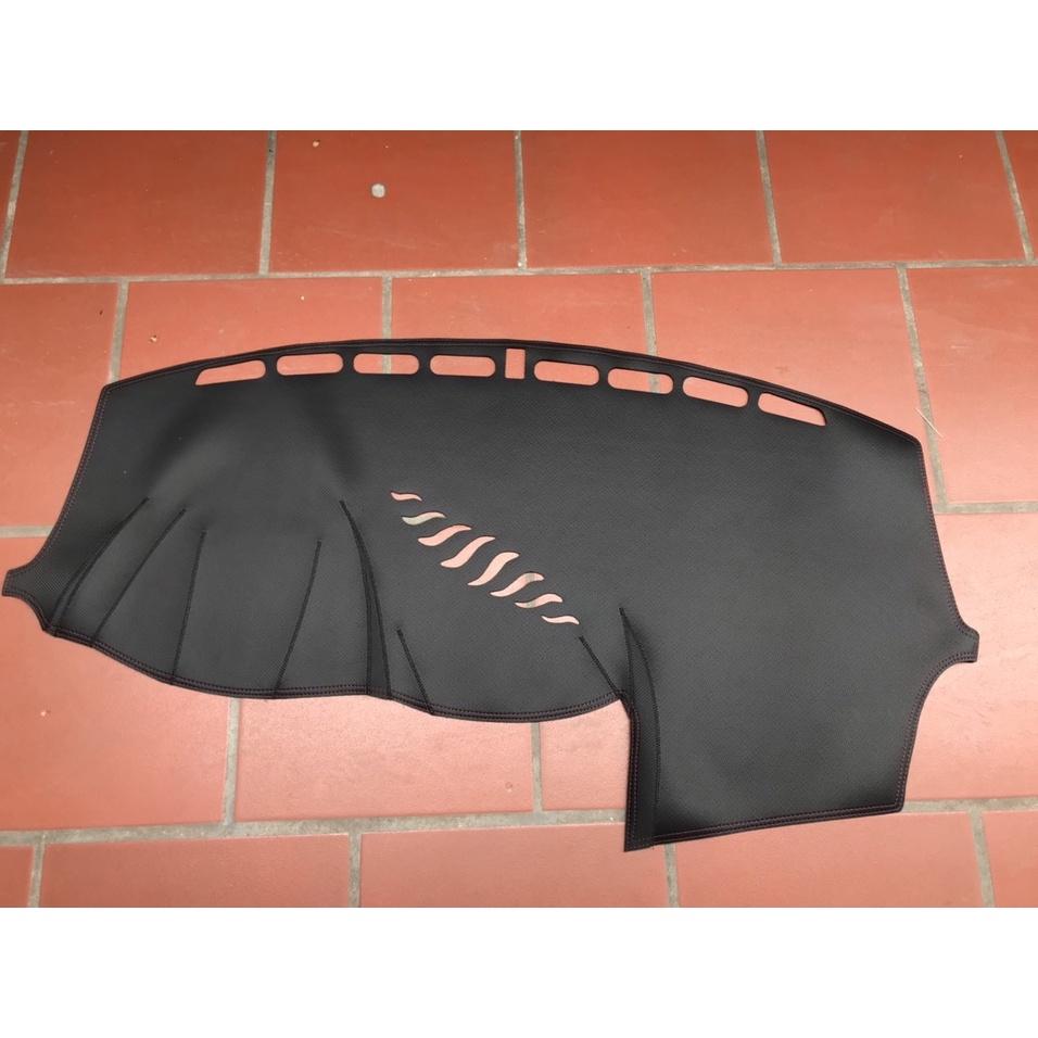 Thảm taplo da vân carbon cao cấp Focus 2014-2019