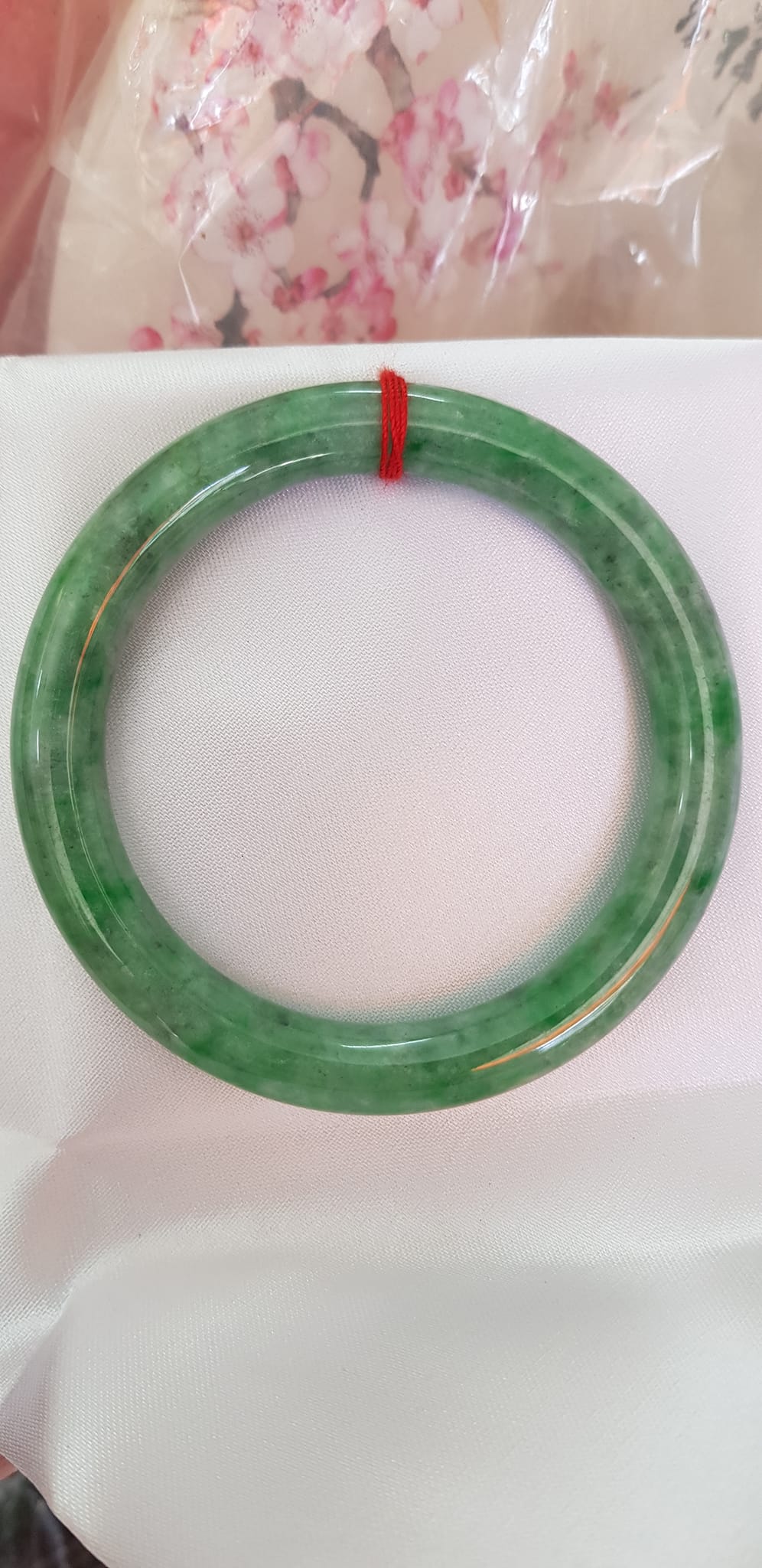 Vòng Cẩm Thạch tự nhiên sịn Đậu Lý I Sao 52mm x chột 8,2mm cao cấp sịn đẹp màu xanh đậu lý bông đều đẹp bóng nữ 52kg - 56kg đeo rất đẹp sang tay món quà tặng Mẹ , người thân ý nghĩa ạ