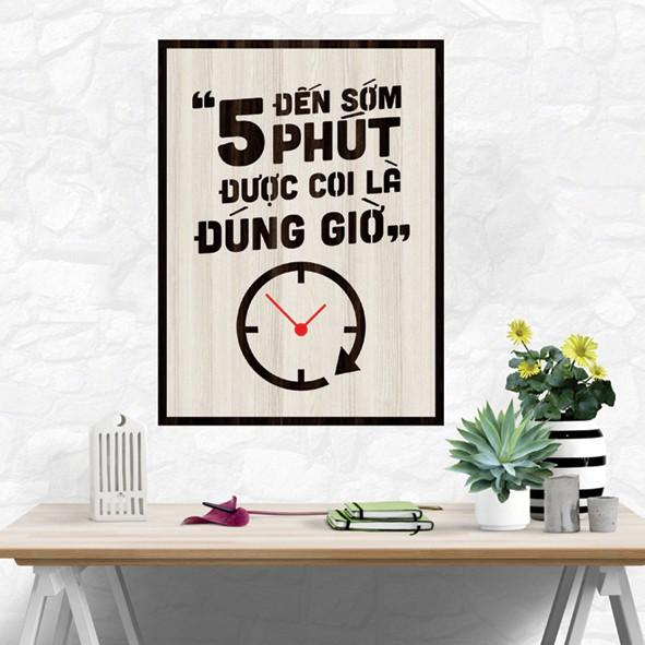 Tranh gỗ DECOR - SLOGAN tạo động lực, Truyền cảm hứng - Đến sớm 5 phút được coi là đúng giờ