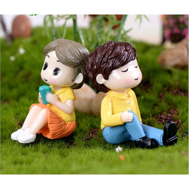 Mô hình đôi nam nữ ngồi dựa lưng chuyên dụng trang trí tiểu cảnh, bonsai