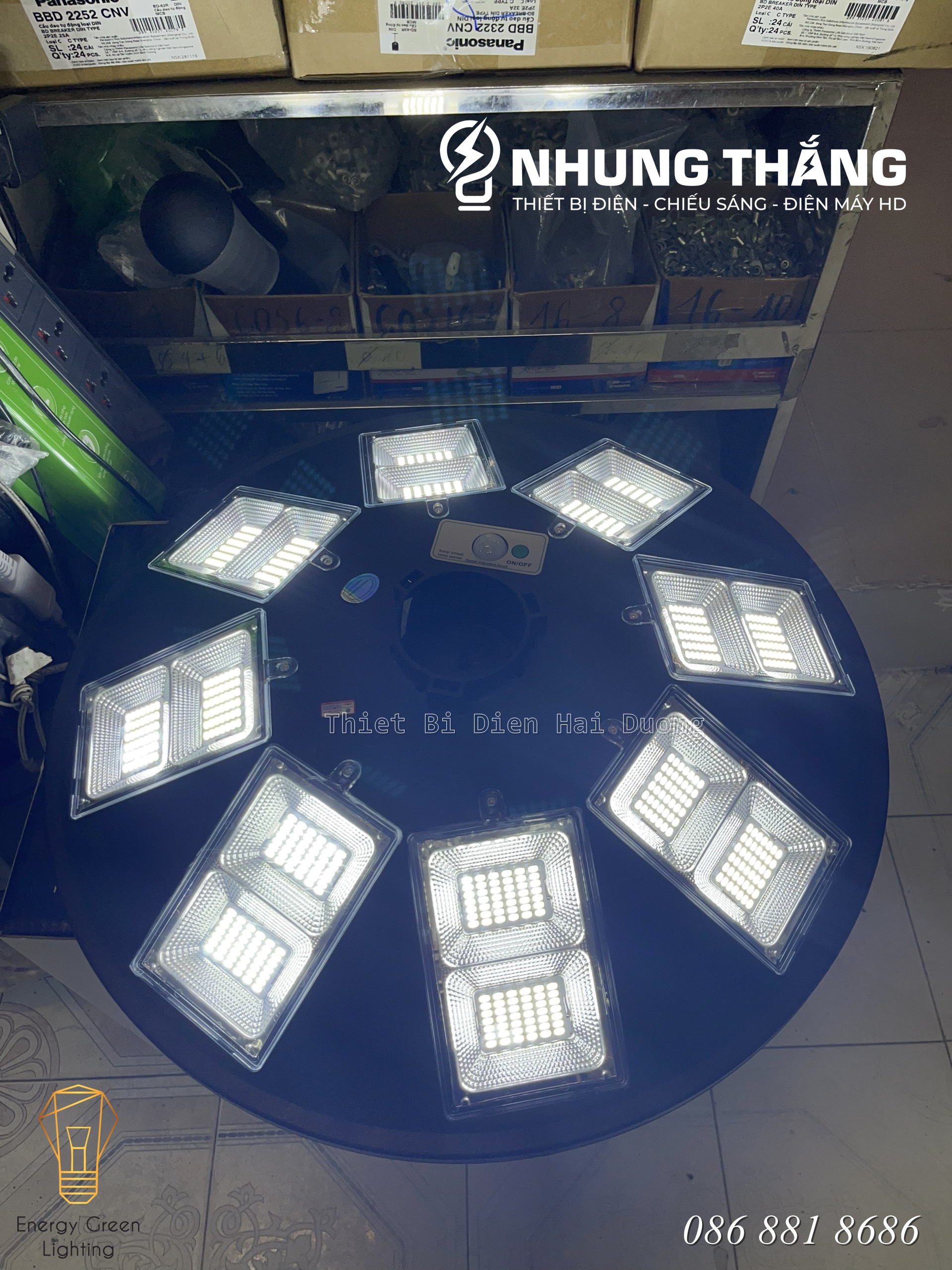 Đèn Cao Áp Năng Lượng Mặt Trời Đĩa Bay UFO - Công Suât 300w - 8 Ô Led Siêu Sáng - Chống Nước IP66 - Có Điều Khiển Từ Xa - Có Video