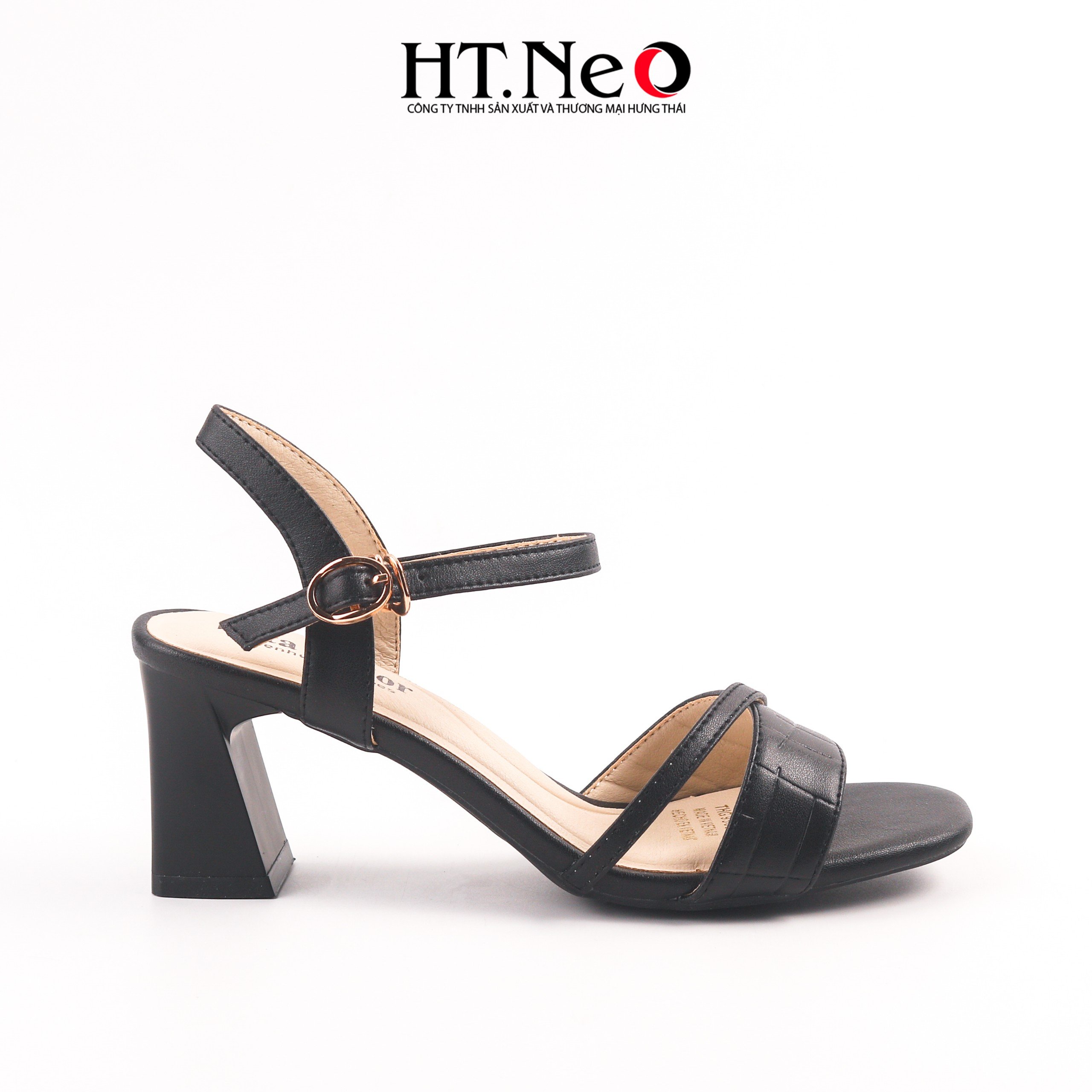 Sandal nữ thiết kế đơn giản với quai vắt chéo, được làm từ chất liệu da cao cấp. cao 5p đế trụ, đi cực êm chân, thoải mái SDN331