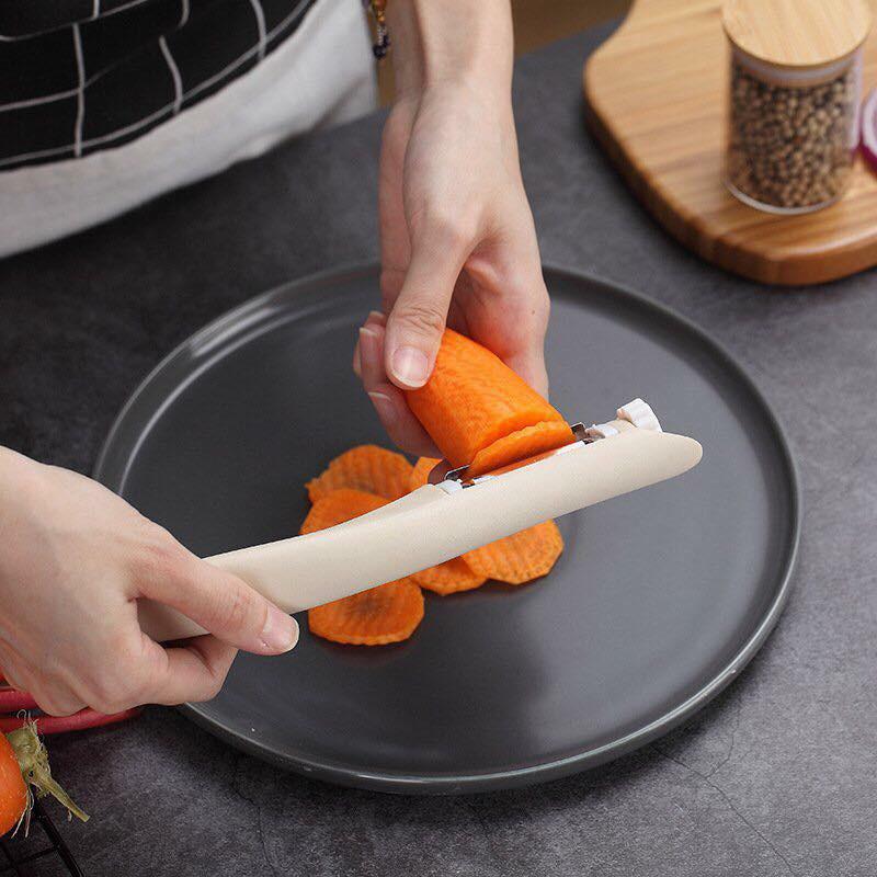 Dụng cụ nạo củ quả có nhiều công dụng