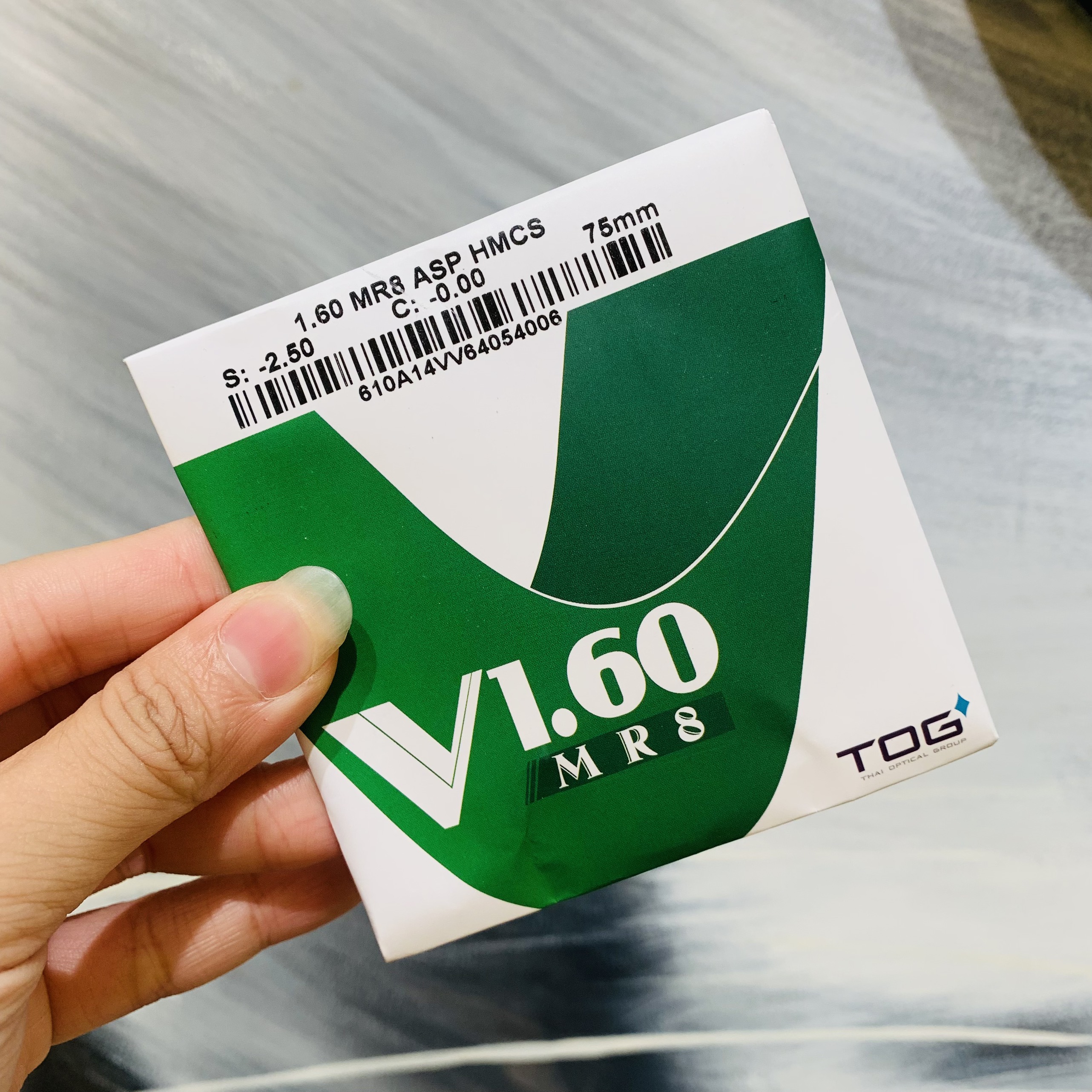 Tròng kính TOG Thái Lan Chiết suất 1.60 Mỏng Chống UV Siêu Váng Dầu