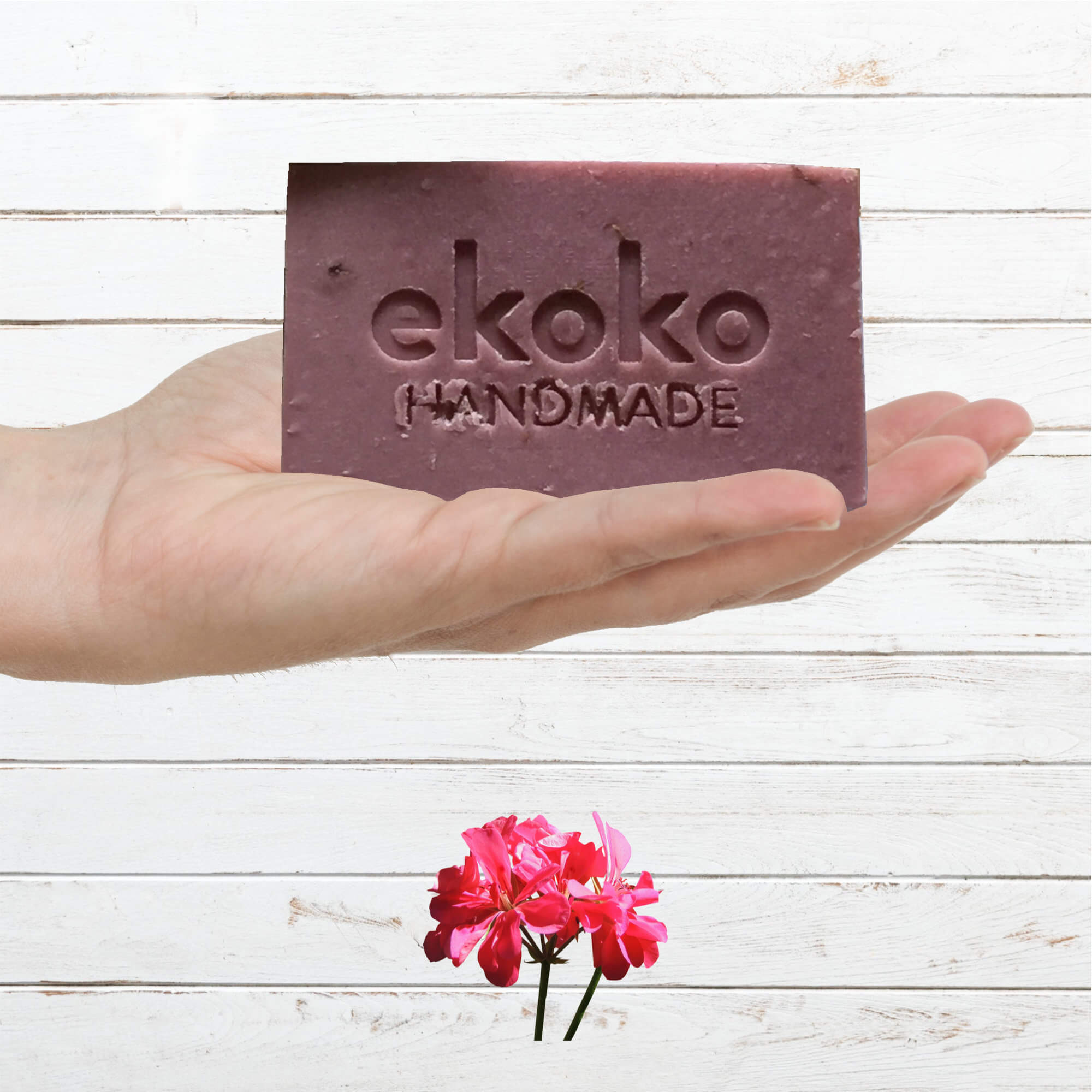 Xà phòng handmade cao cấp Hồng Phong Lữ với đất sét đỏ dưỡng mềm, làm trắng da - Ekoko La Vie en Rose handmade soap 100g