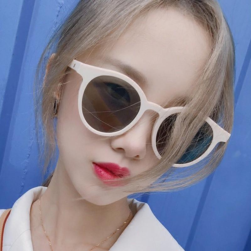Kính mát màu kẹo ngọt phong cách retro