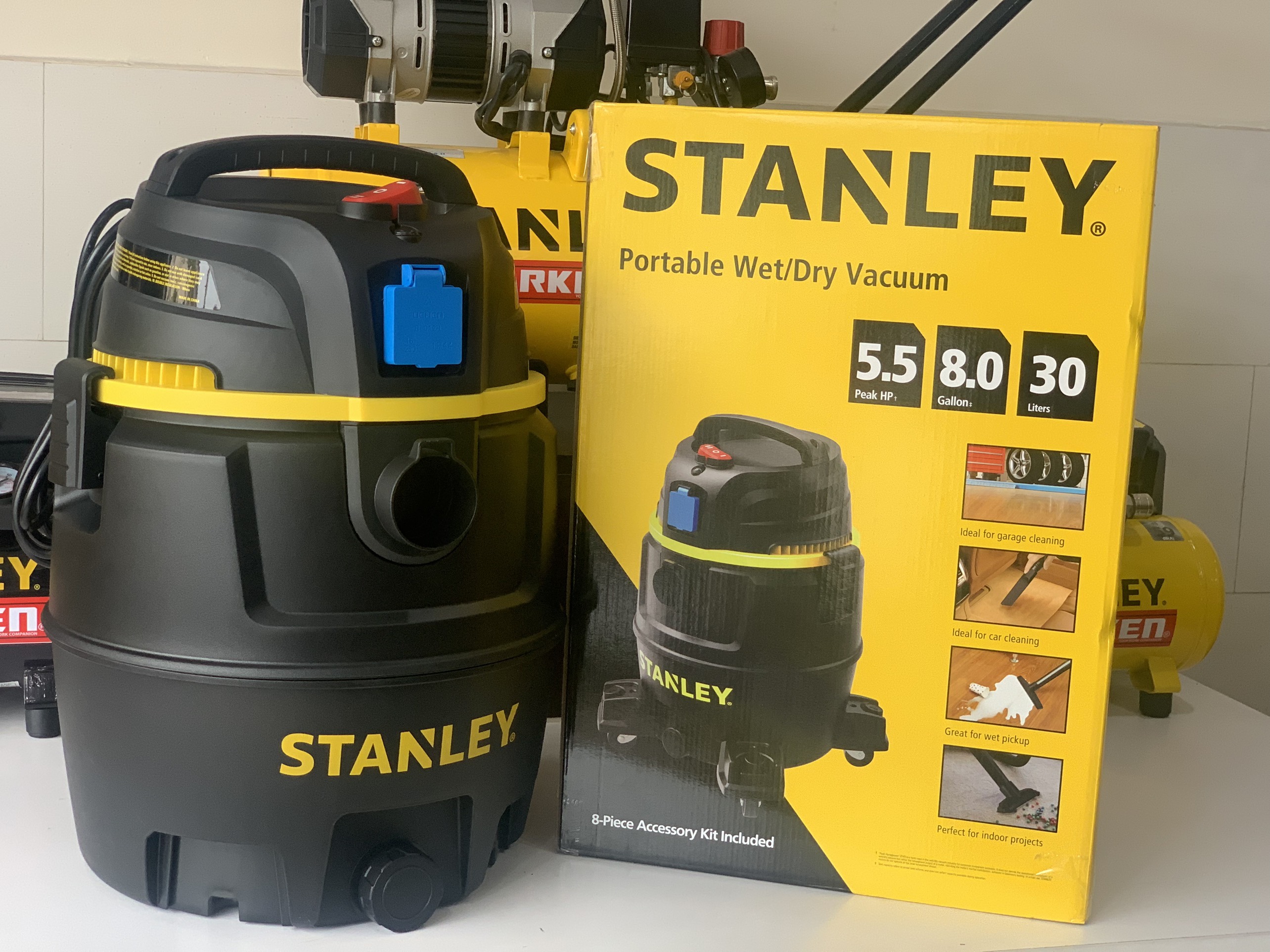 Máy hút bụi Công nghiệp 4 chức năng 30L Stanley SL19403PE-8A (4000W – 5.5HP)  Hỗ trợ dùng chung dụng cụ điện - Hàng chính hãng