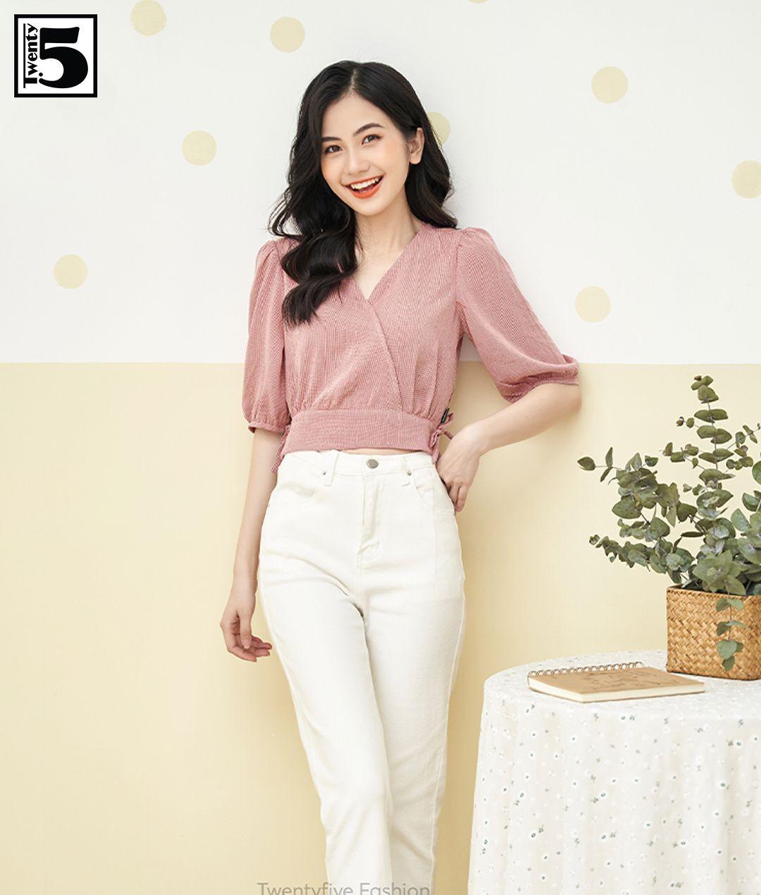 Áo kiểu nữ croptop cổ V vạt chéo, khóa sườn caro nhí Twentyfive M130