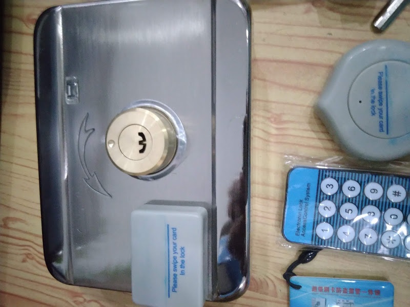 2 bộ ổ khóa điện từ dành cho nhiều loại cửa