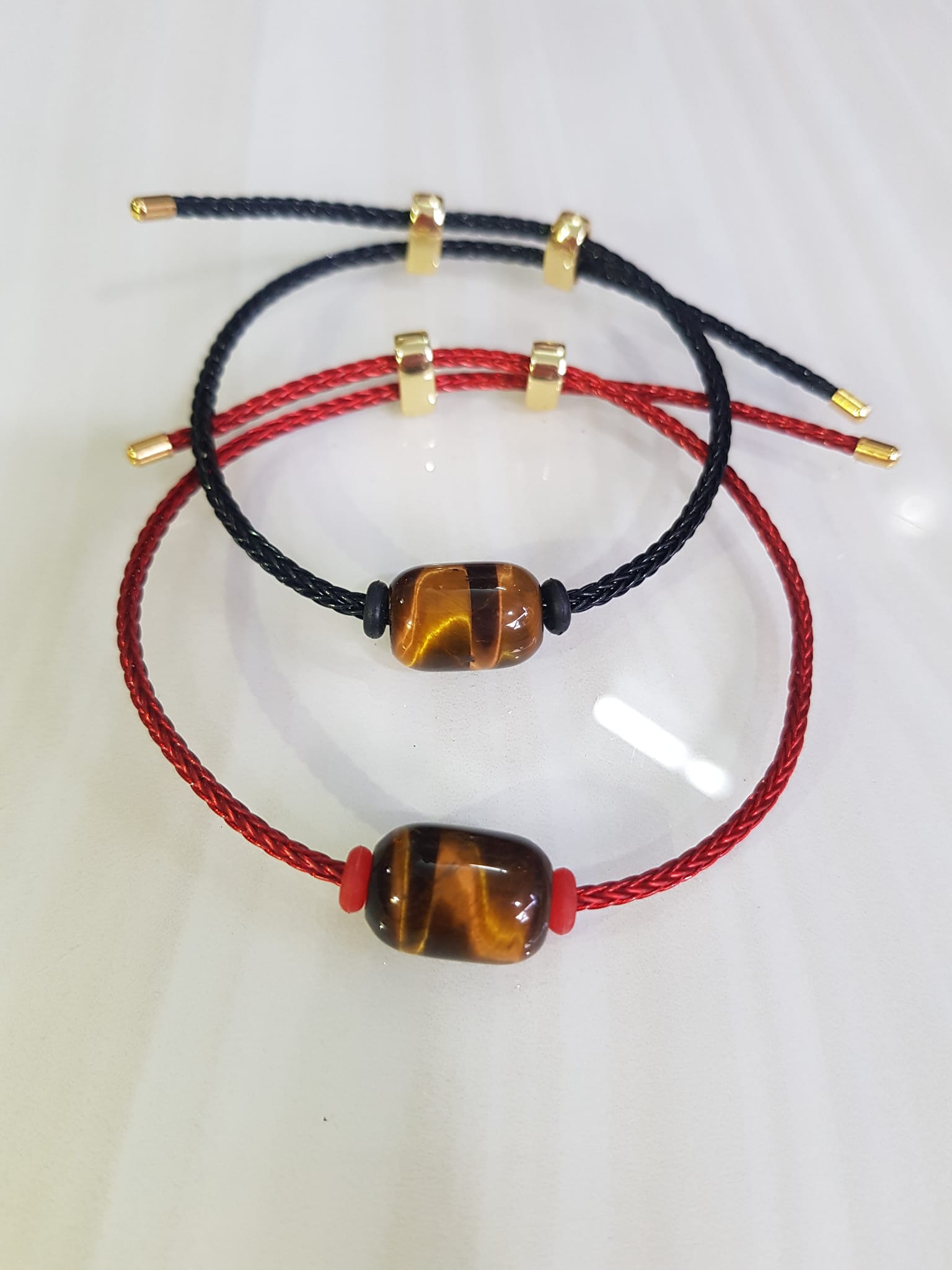 Vòng tay phong thủy charm hạt lu thống đá mắt hổ tự nhiên vàng nâu bóng đẹp Phối với dây đeo tay màu đen hoặc đỏ bất kỳ ạ Vòng tay may mắn hợp nữ mệnh thổ mệnh kim mệnh thủy ạ