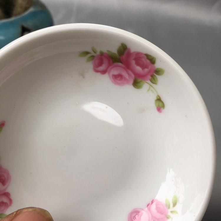 Đĩa muối tiêu hoa hồng đỏ cao cấp