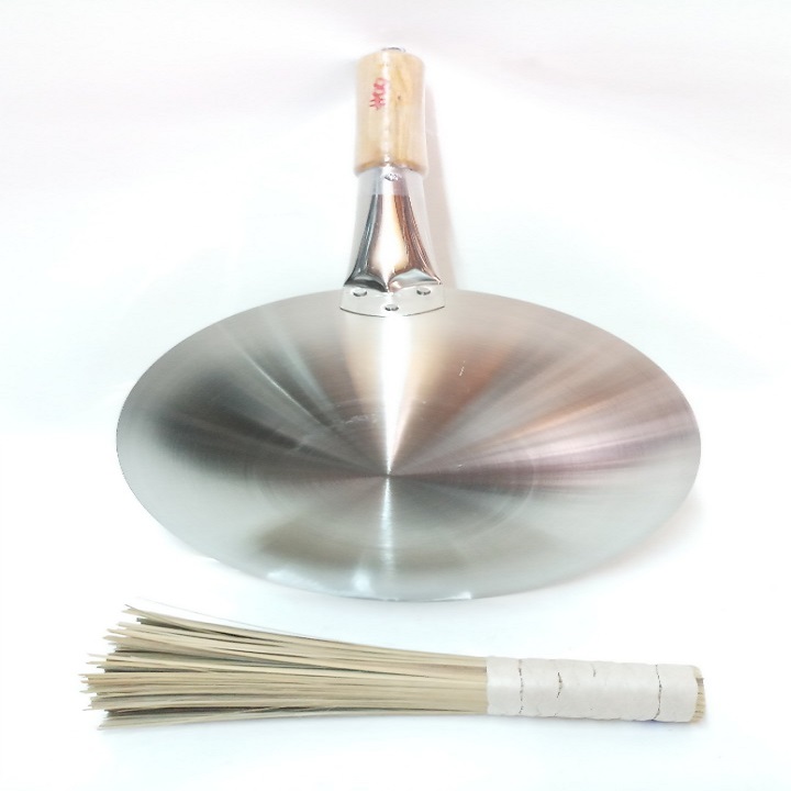 CHẢO INOX CÁN GỖ 30CM TẶNG KÈM 1 CHỔI TRE RỬA CHẢO.