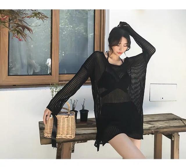 Hình ảnh  Áo lưới đi biển trễ vai form oversize sành điệu