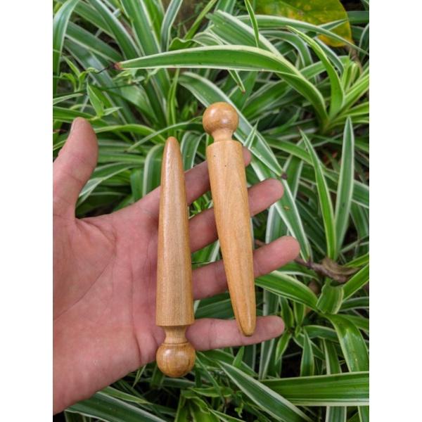 Cây dùi mát xa day ấn bấm huyệt đạo bằng gỗ thơm chăm sóc sức khỏe mọi lúc