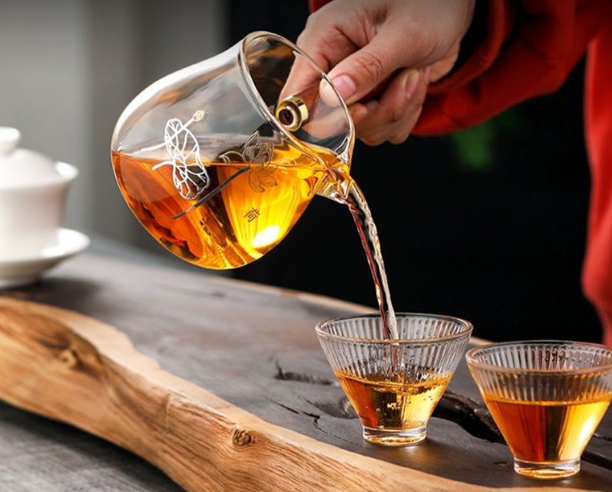 Tống thủy tinh hoa sen mạ vàng