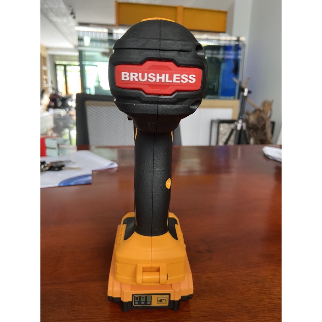 Máy khoan búa không chổi than dùng pin Lithium-Ion CIDLI20608 hiệu INGCO đi kèm với pin và bộ sạc