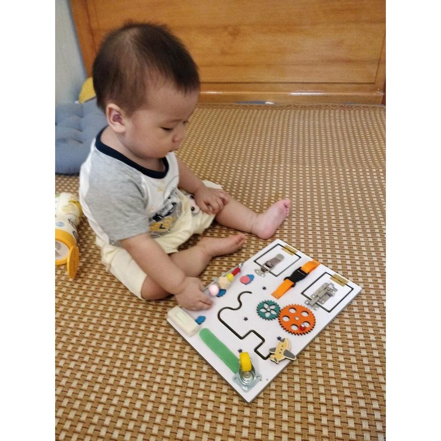 Đồ chơi bằng gỗ Bảng bận rộn mini ,bảng busy board giúp bé phát triển tư duy não bộ và rèn tính kiên trì và đôi tay khéo léo