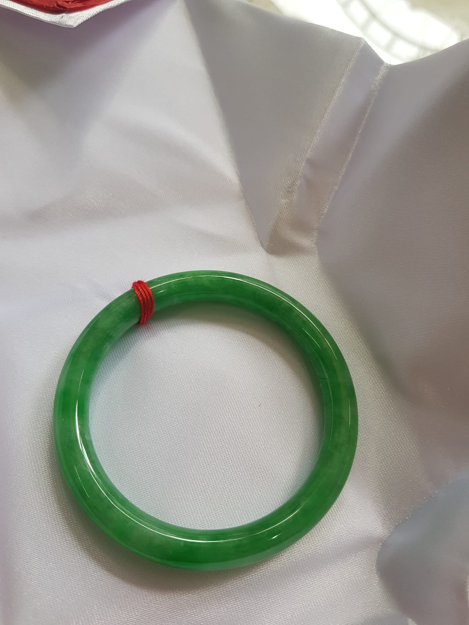 Vòng tay nữ đá cẩm thạch Đậu Nở Sao 52mm x 7,2mm  Màu Xanh đậu lá tươi nhẹ nhàng bóng đẹp  Nữ mệnh Mộc, Hỏa, Thủy 50kg-57kg đeo ạ