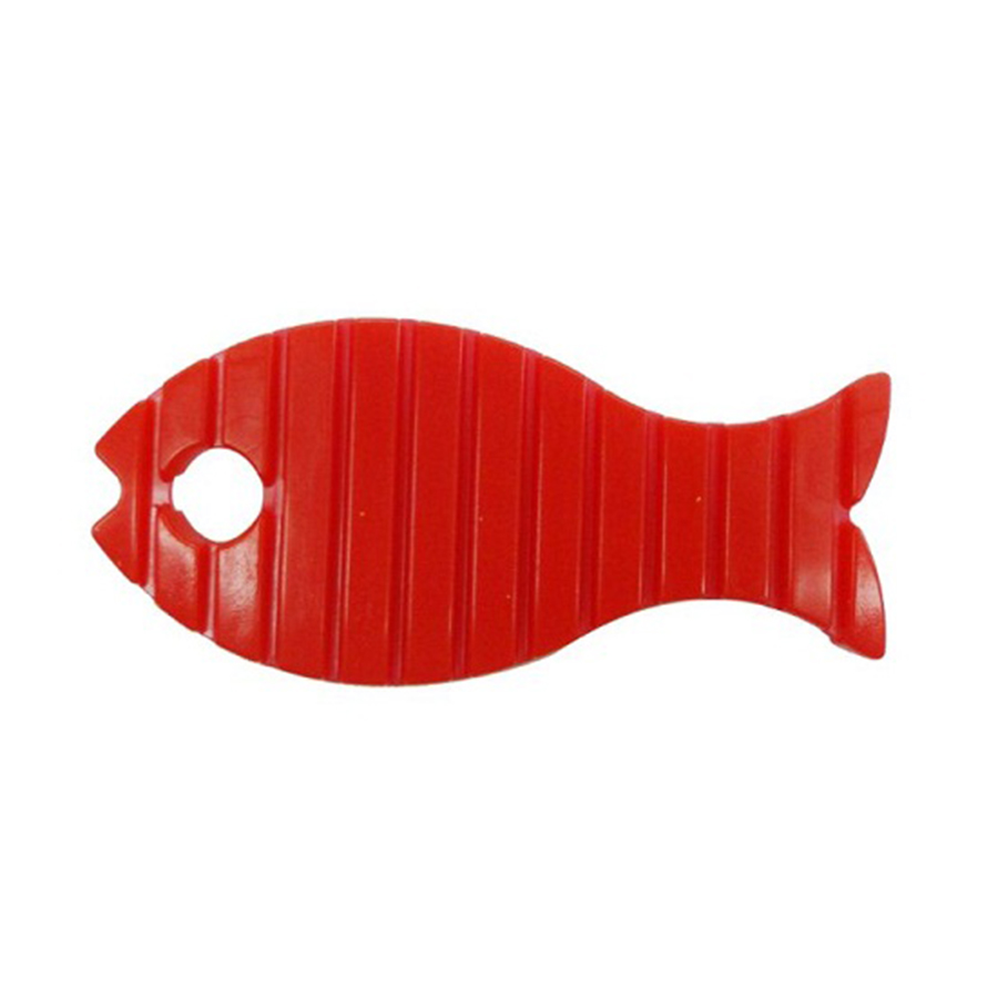 Bàn chải cọ uốn cong hình con cá ( màu đỏ ) - Hàng Nội Địa Nhật