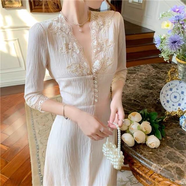 Đầm tiểu thư cổ điển