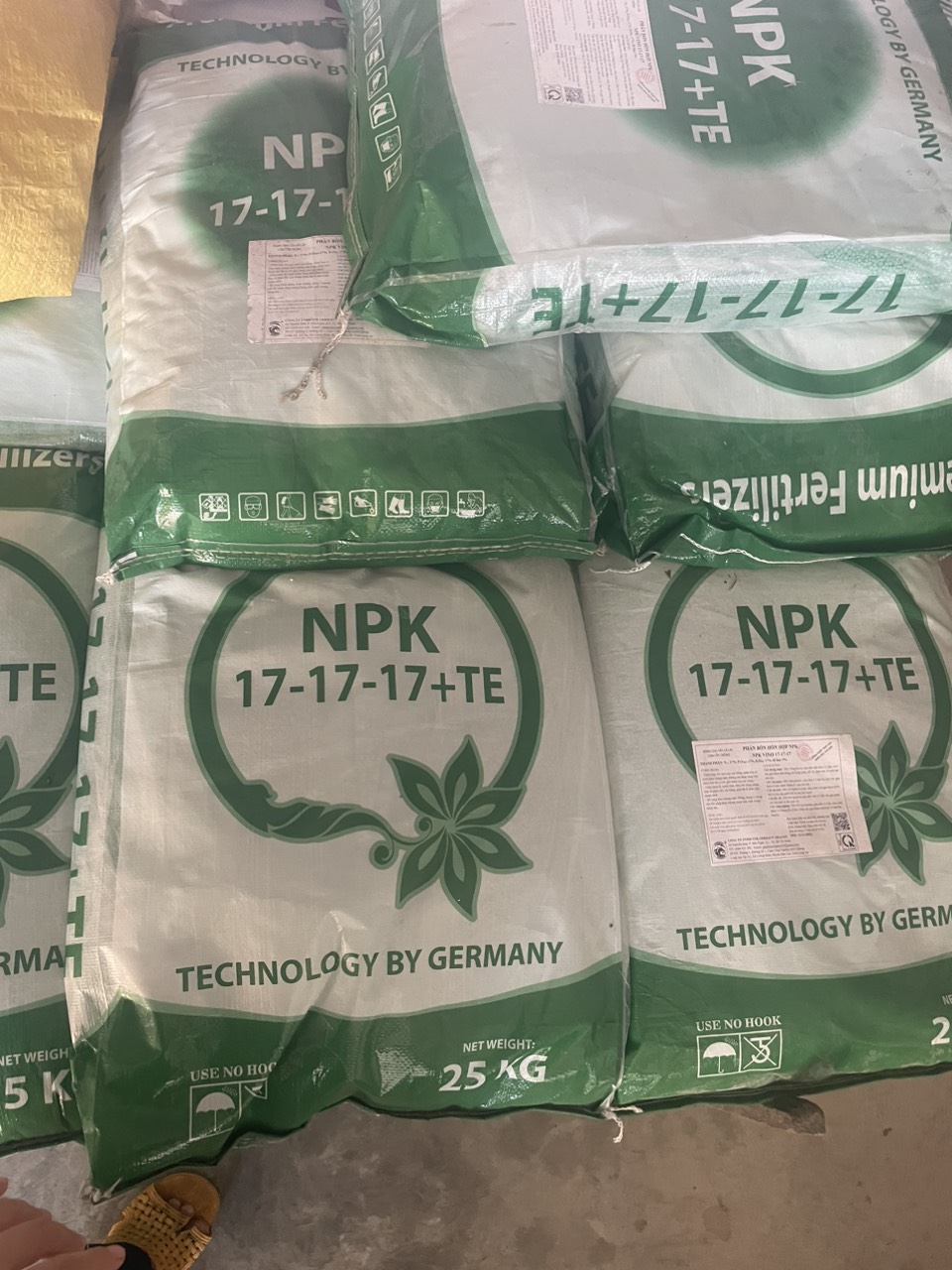 [1kg phân bón NPK 17-17-17+TE] mập thân nở gốc xanh cây cứng cây