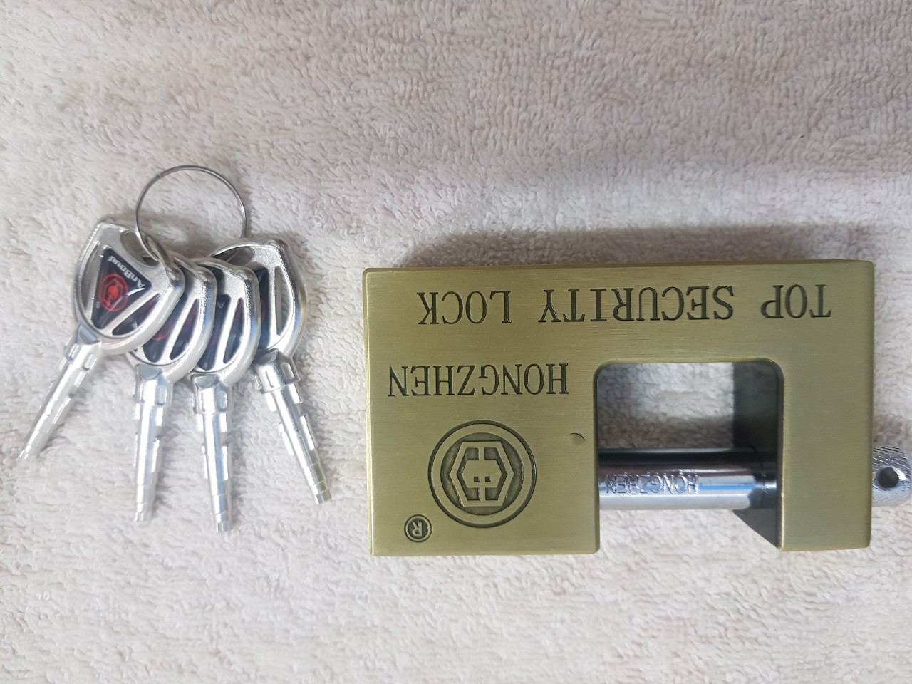 Ổ khóa chống cắt - Ổ khóa cầu ngang Anboud E9-90 - màu vàng đồng - Hàng chính hãng