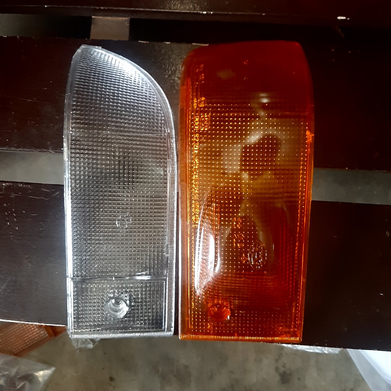 [Ảnh thật] Nắp đèn xi nhan Hyundai 1.25 tấn, Porter. Loại 2 vàng và trắng, bên trái và phải khác nhau. Hàng Việt Nam CLC