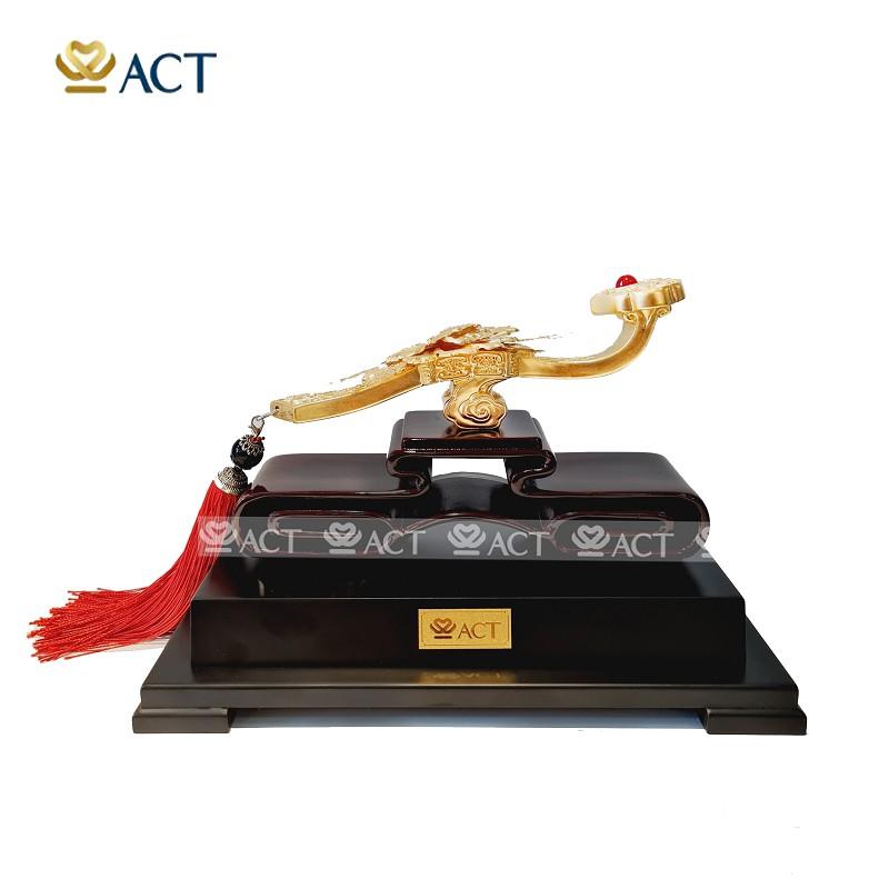 VƯƠNG TRƯỢNG GẬY NHƯ Ý DÁT VÀNG