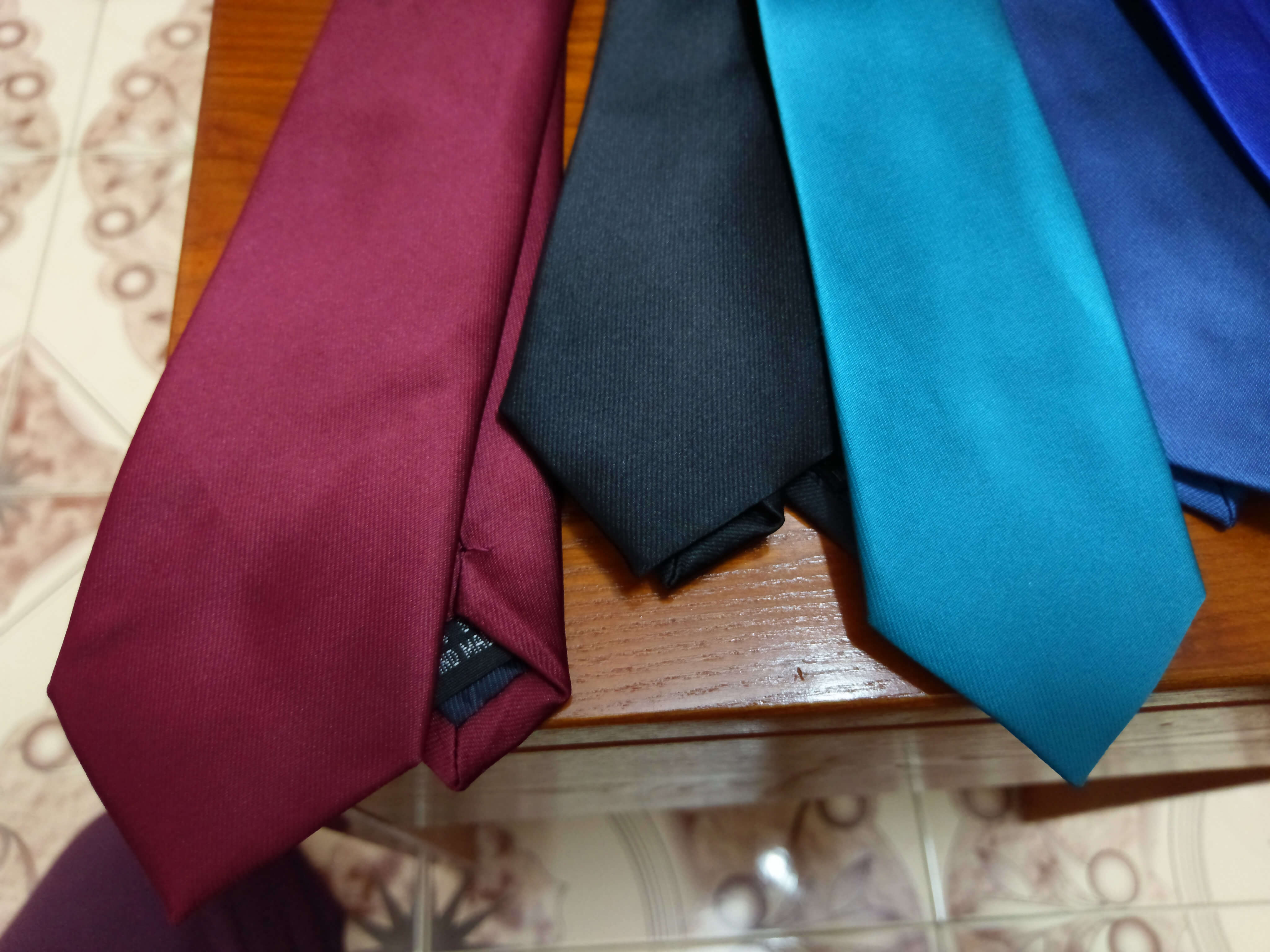 Cà vạt bản nhỏ đỏ tươi cao cấp