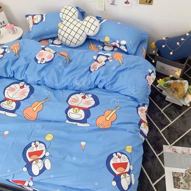 Bộ vỏ chăn ga gối Cotton poly mẫu Doremon đánh đàn