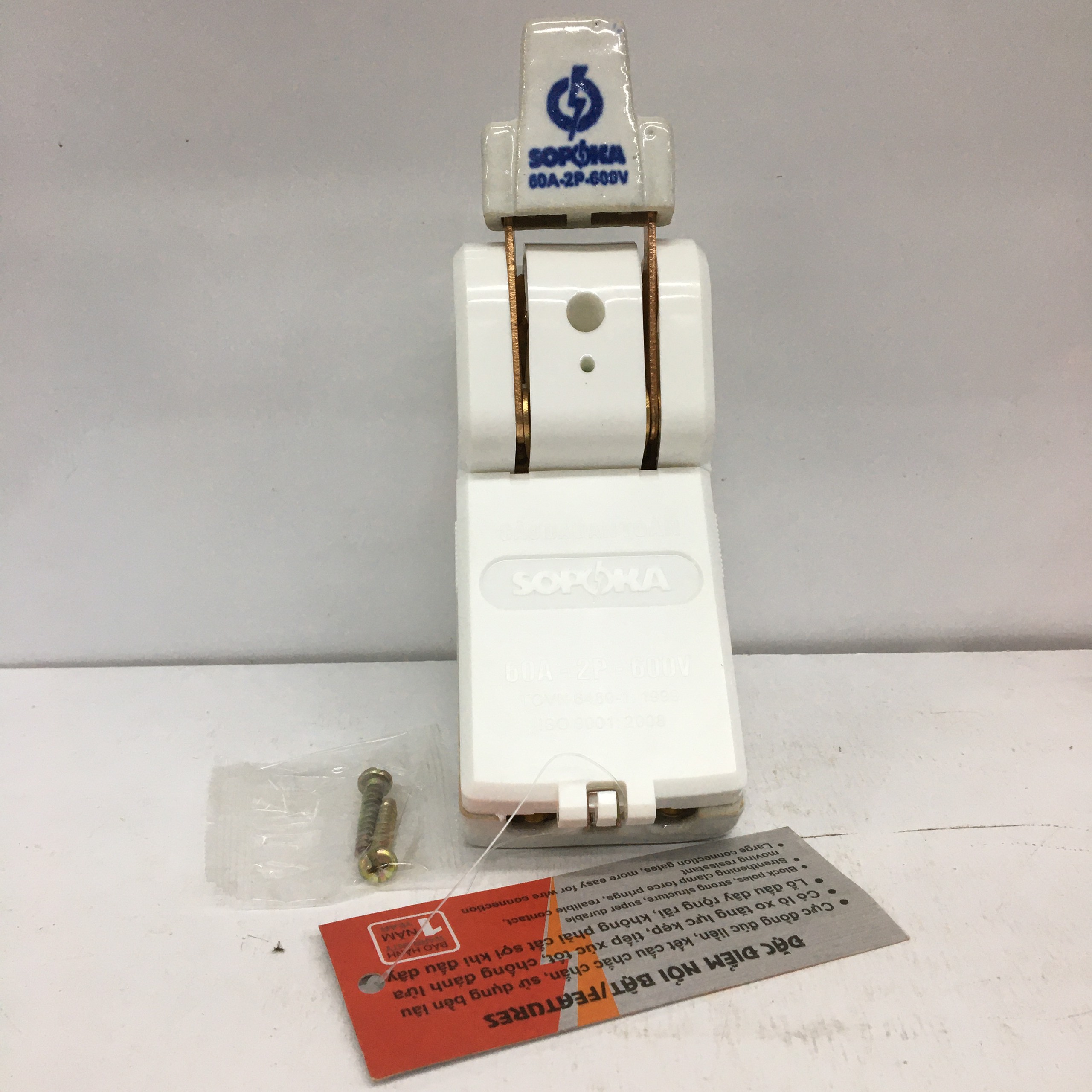 Cầu dao điện 2 pha Sopoka 60A đế sứ cực đúc - 600V