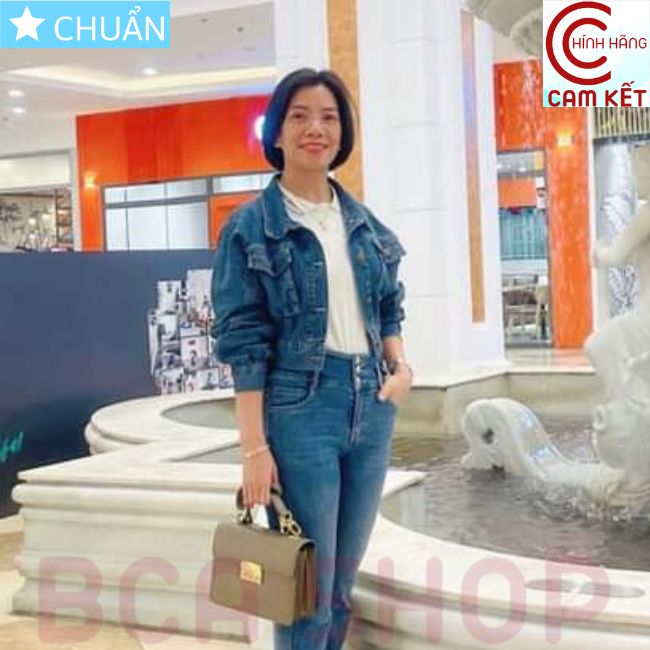 Áo khoác jeans nữ K03 ROSATA tại BCASHOP kiểu dáng croptop, thời thượng với chất jean cao cấp, phom chuẩn