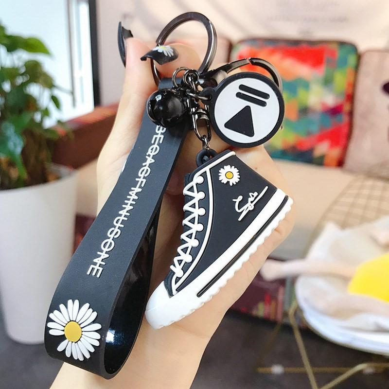 Móc Khóa Giày Hoa Cúc Phong Cách Thời Trang Cực Chất Hót Hót ( hàng sẵn )