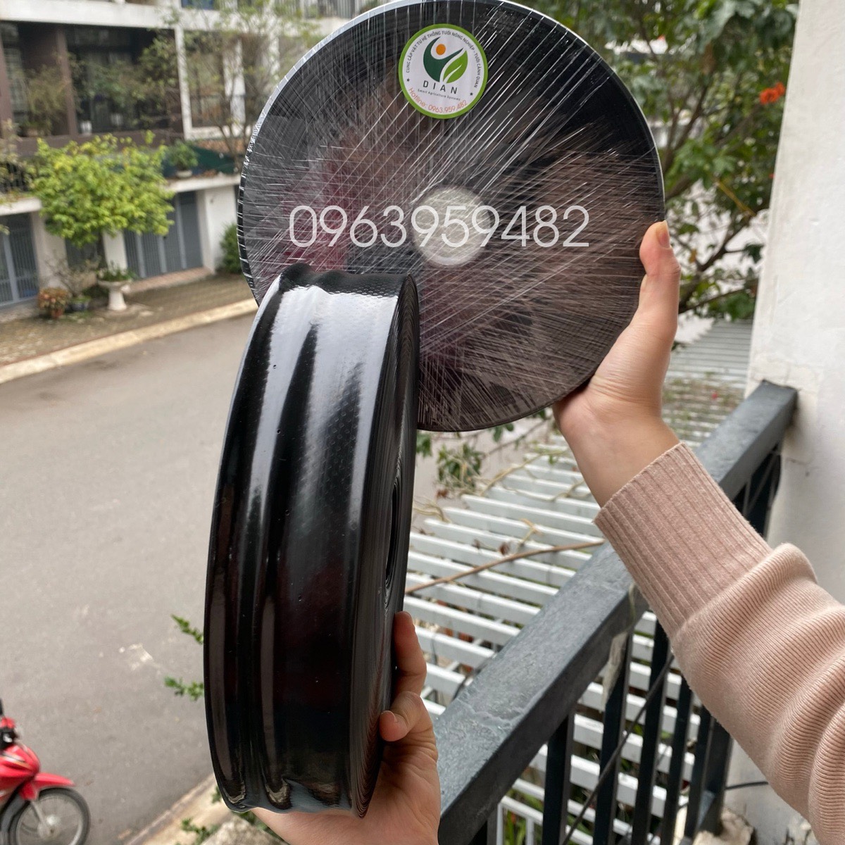 Ống tưới phun mưa nhựa nguyên sinh 27mm