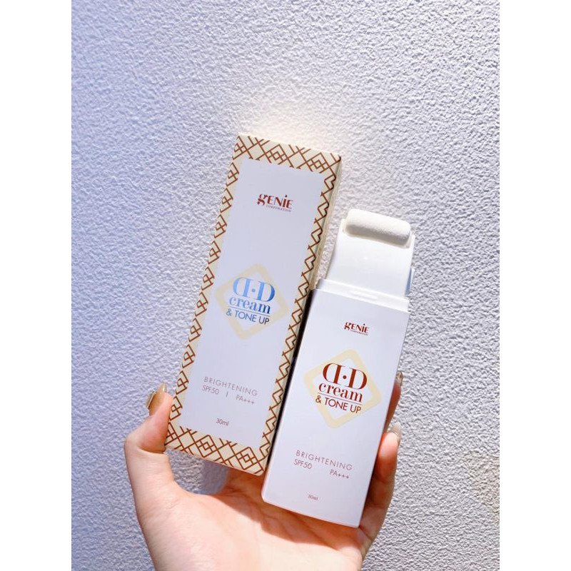 Kem Chống Nắng có dưỡng và che khuyết điểm tốt giúp da mịn màng căng bóng Genie DD Cream &amp; Tone Up Brightening SPF50 PA+++ 30ml