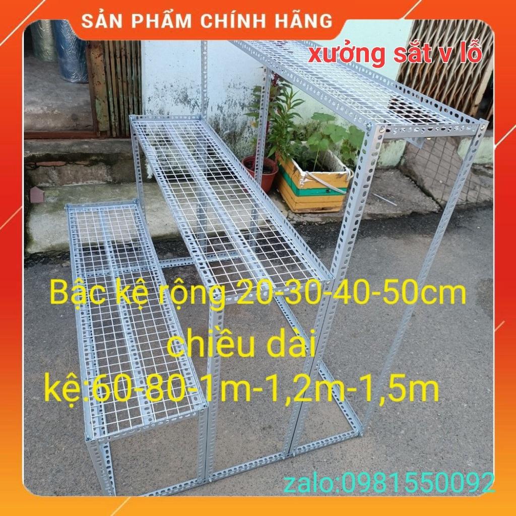 KỆ SẮT V LỖ BẬC THANG 3 BẬC KHUNG V3X3cm VỈ LƯỚI SẮT Ô VUÔNG