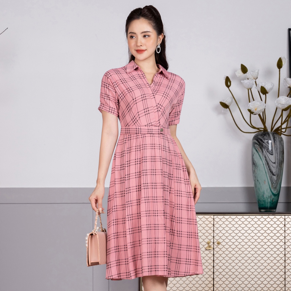 Đầm Nữ Xếp Ly Kẻ Caro UK Fashion Cổ Sơ Mi Tay Cánh Dơi, Chất Liệu Nhập Hàn Cao Cấp Mềm Mịn NKDV2206002