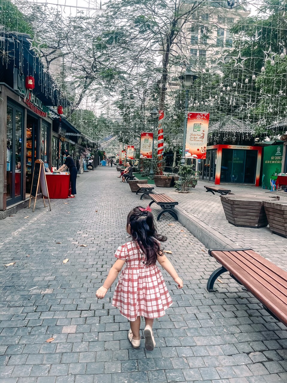 Váy Lennco đũi kẻ đỏ nơ