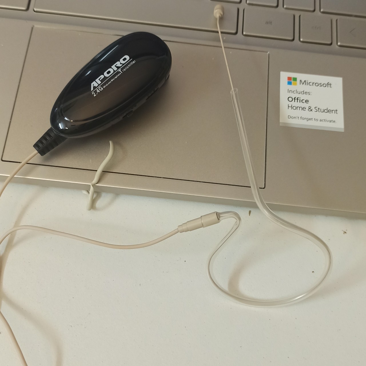 Máy trợ giảng không dây Aporo T9 2.4G phiên bản micro cài áo Pro